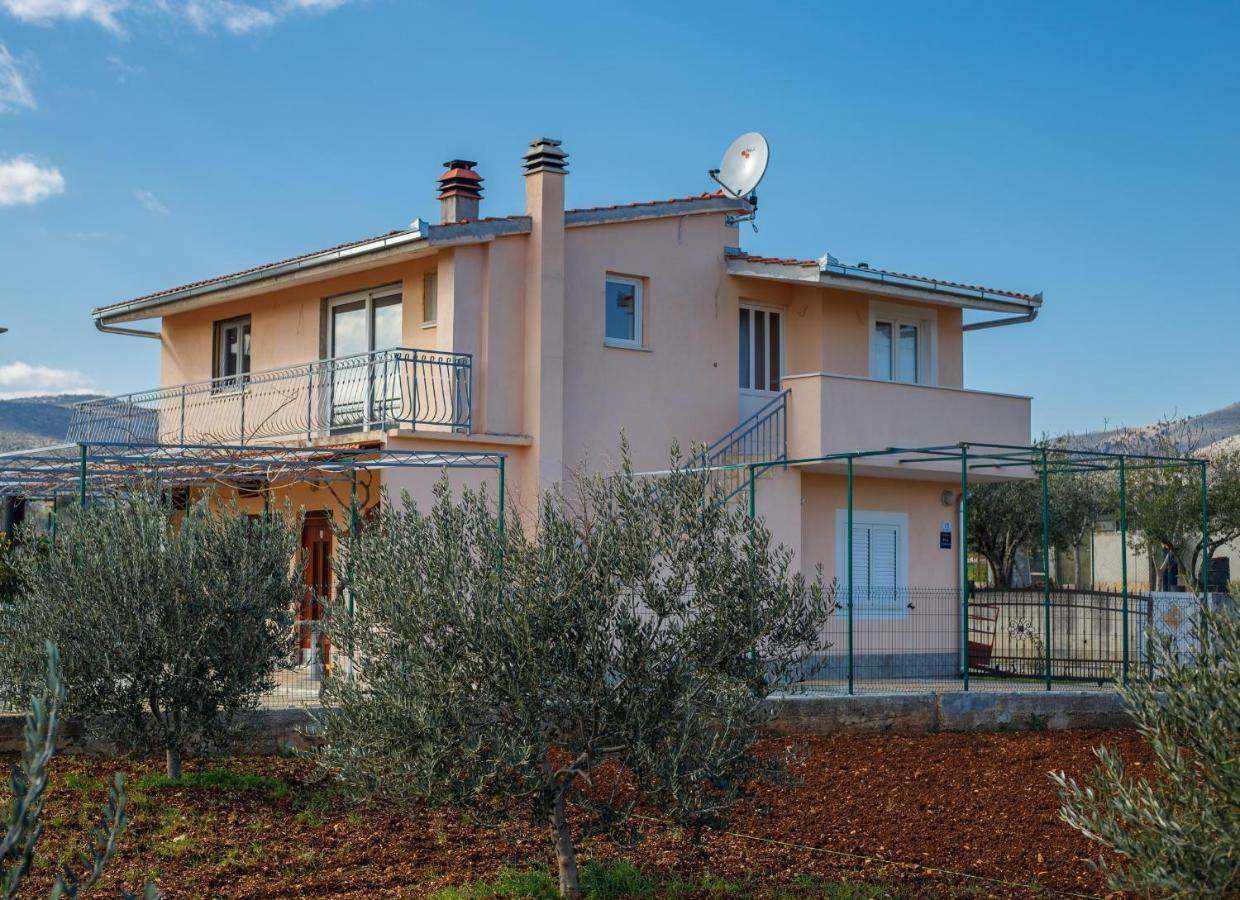 Guest House Pelja Plano Екстериор снимка